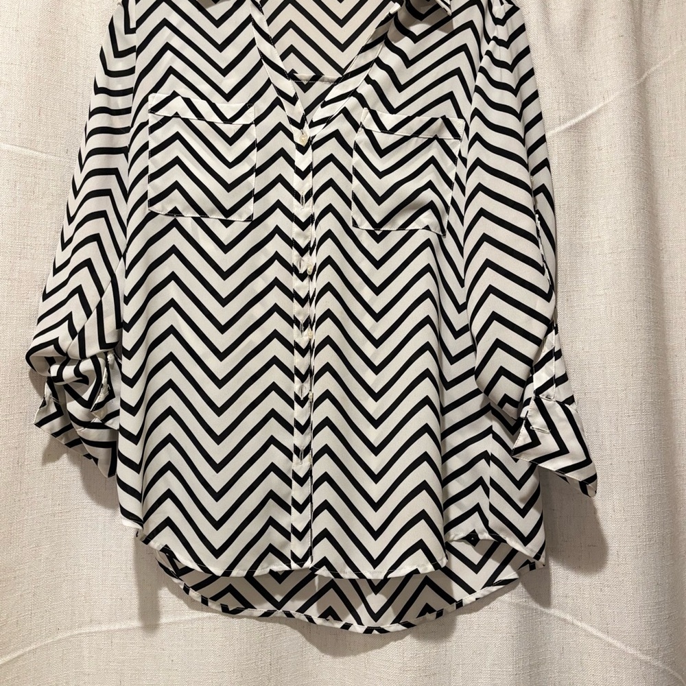 Express Portofino Shirt – Black & White Chevron Print Blouse – Size Small